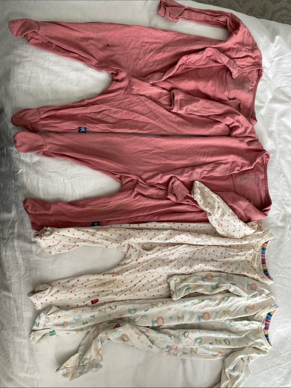 4 magnetic me Footed Pajama Sleepers - Pink and Printed - 3-6 months